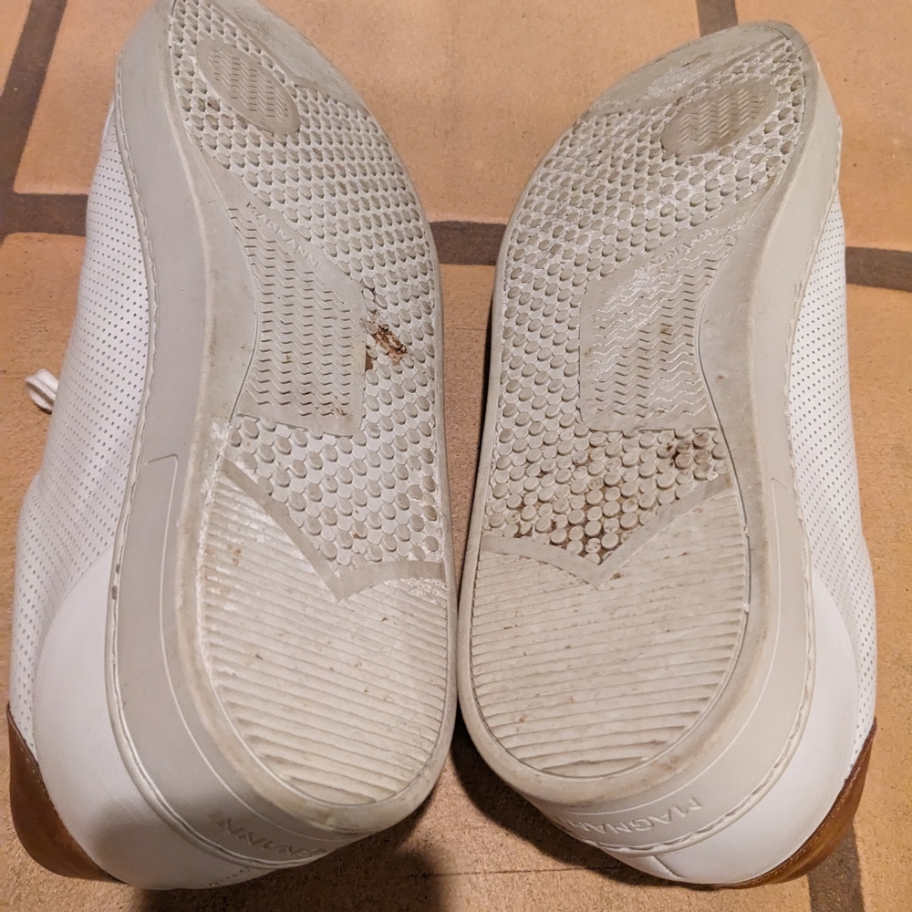 Magnanni Mens Perforated Leather Sneaker Size 13 EUC - Picture 7 of 7